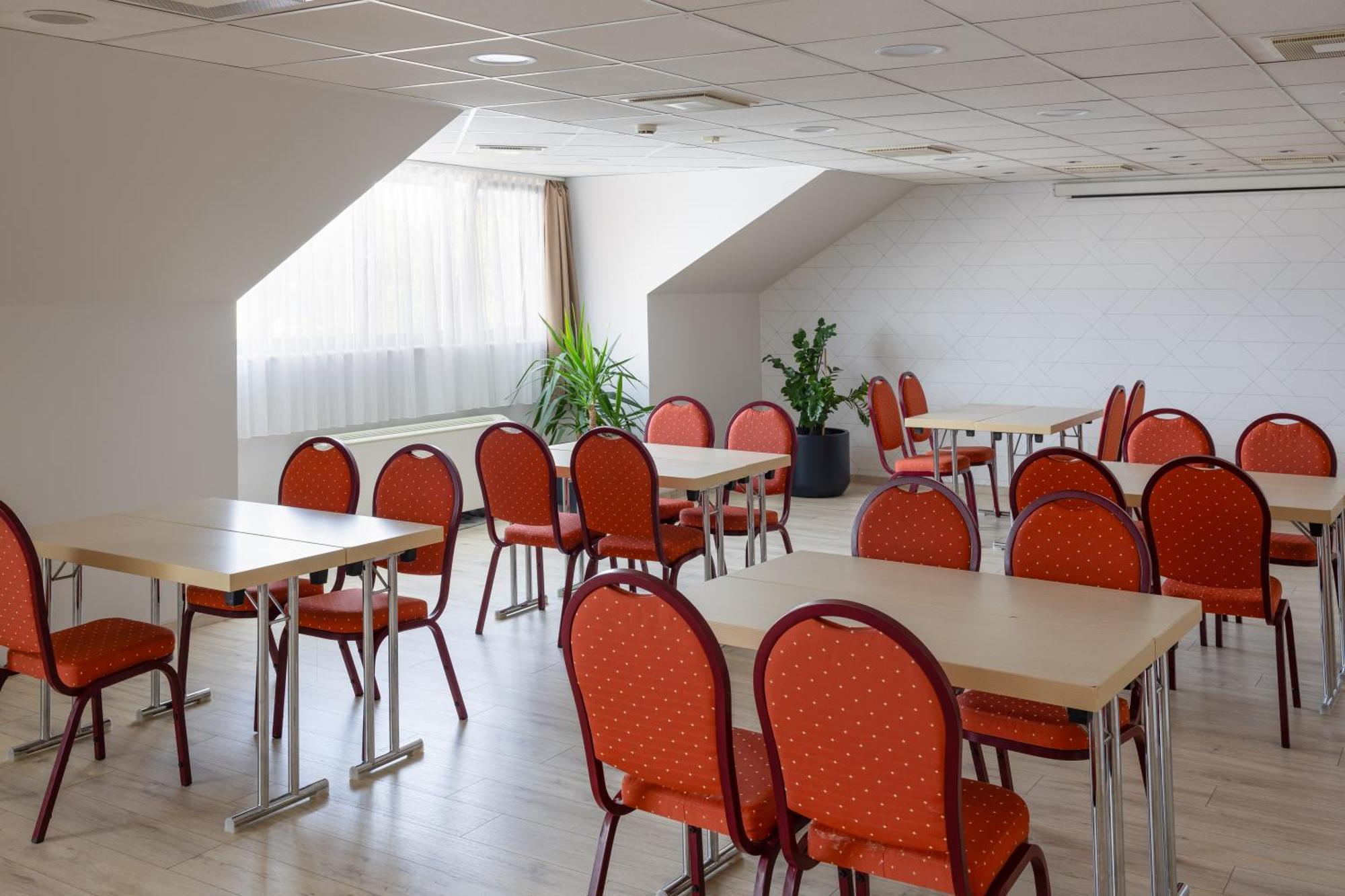 萨尔瓦尔维塔尔梅德酒店 Sárvár 外观 照片