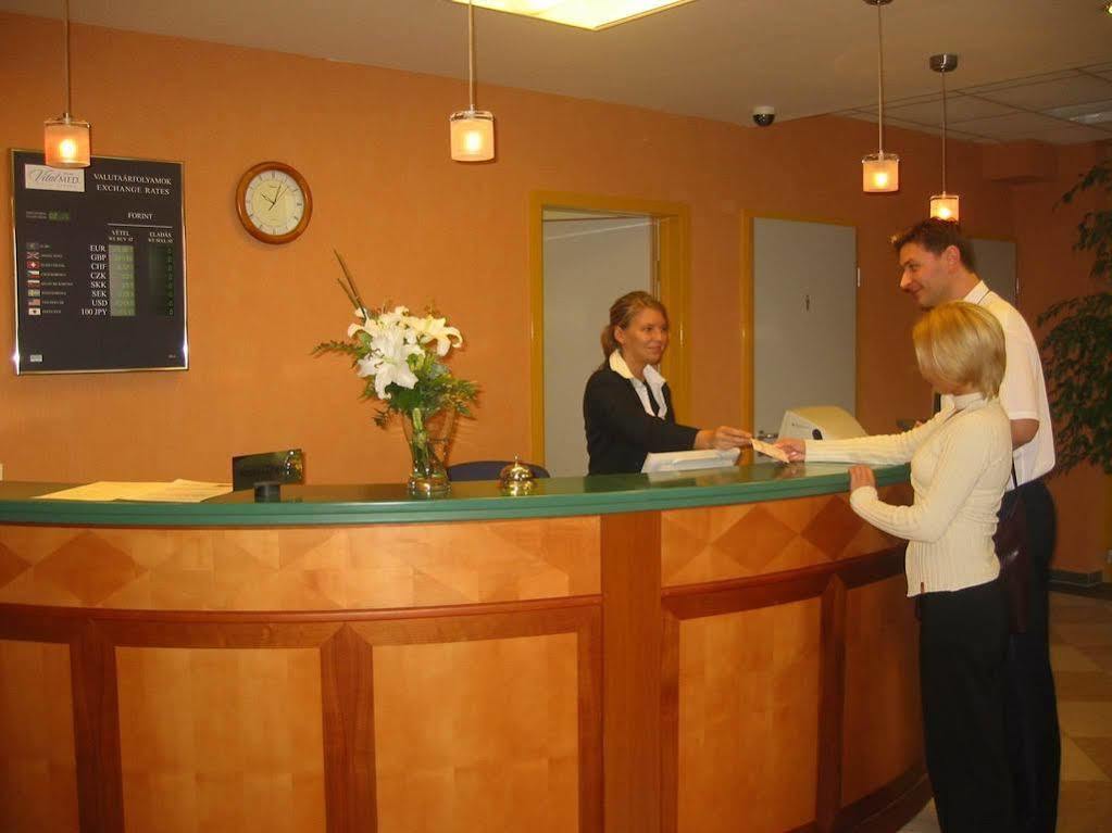 萨尔瓦尔维塔尔梅德酒店 Sárvár 外观 照片